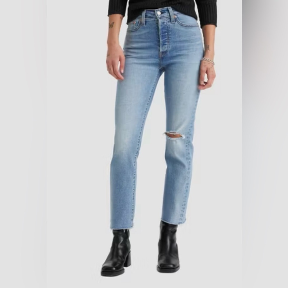 Levi’s Wedgie Straight Distressed Jeans Size 25